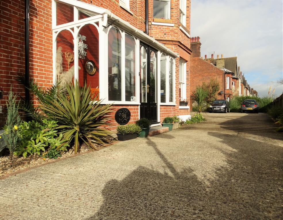 The Corner House Bed & Breakfast Lowestoft Exterior photo